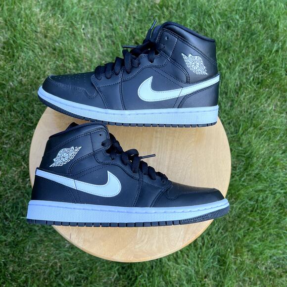 Size 9 - Wmns Nike Air Jordan 1 Mid Black White Women's Shoes - Ships Now - Picture 2 of 11